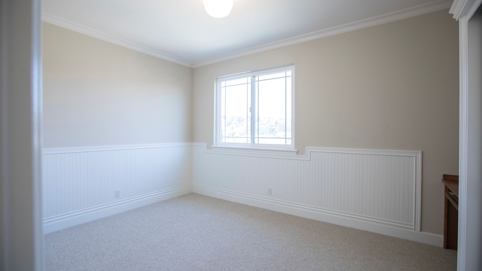 Ich habe das ganze Wohnzimmer in Cloud Dancer gestrichen, nur weil dieses Weiß so warm und weich aussah: am ersten Abend u...